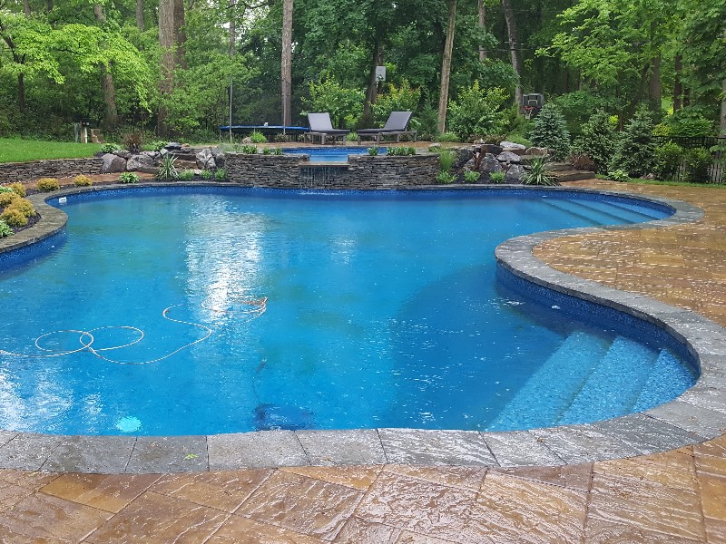 cambridge pavers pool patio with retaining wall